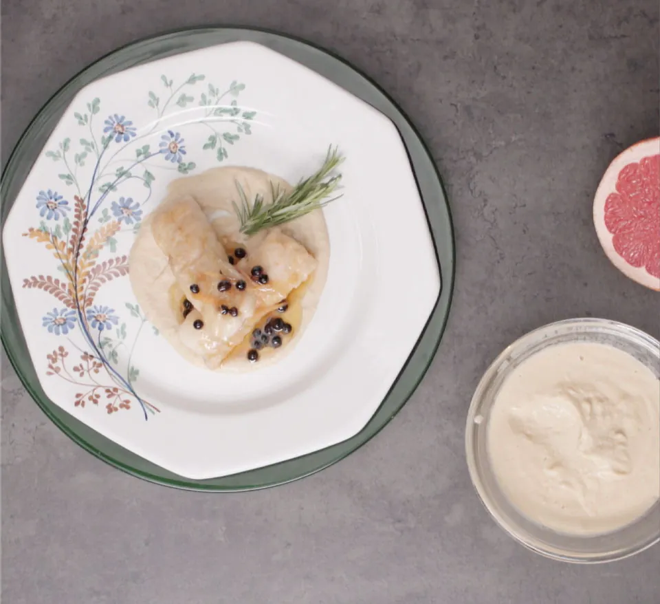 Grapefruit-flavoured hake with chickpea cream